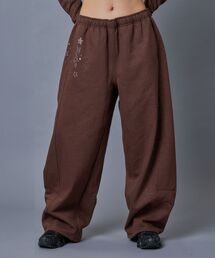 SEQUENZ（シークエンズ）の「【sqnz（エスキュンズ）】sqnz glitter sweat pants / グリッター スウェットパンツ ラインストーン ドローストリング ポケット 裏起毛 【セットアップ着用可能】（その他パンツ）」