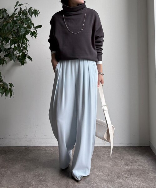 DouDou(ドゥドゥ)の「裏起毛ハイネックプルオーバー(Tシャツ/カットソー・レディース・ライトベージュ/チャコールグレー・FREE)」の4枚目の写真