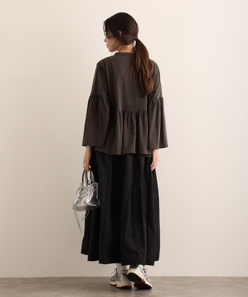 ElegChic(エレグシック)の「ペプラム ギャザーブラウス風カットソー(Tシャツ/カットソー・レディース・ブラック/グレー・4L/XL/M)」の9枚目の写真