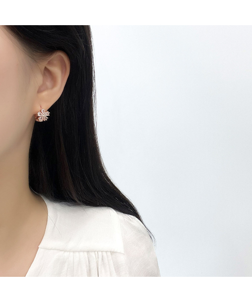 DIEUAMOUR(ディユーアモール)の「14Kゴールドピン ベロミニフラワー ワンタッチイヤリング(ピアス(両耳用)・レディース・その他・FREE)」の5枚目の写真