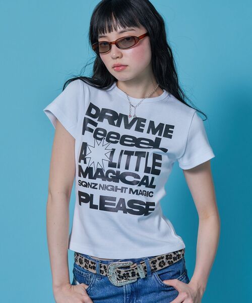 SEQUENZ(シークエンズ)の「※WEB限定 / メッセージプリント /ビックロゴコンパクトT / sqnz message pt compact tee(Tシャツ/カットソー・レディース・レッド/ホワイト/その他1/ブラウン/ブラック・MEDIUM/SMALL/LARGE)」の2枚目の写真