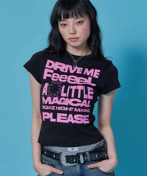 SEQUENZ(シークエンズ)の「※WEB限定 / メッセージプリント /ビックロゴコンパクトT / sqnz message pt compact tee(Tシャツ/カットソー・レディース・レッド/ホワイト/その他1/ブラウン/ブラック・MEDIUM/SMALL/LARGE)」の11枚目の写真