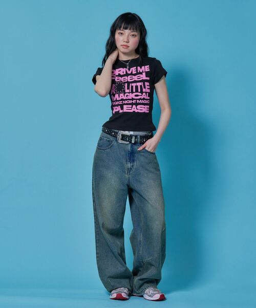 SEQUENZ(シークエンズ)の「※WEB限定 / メッセージプリント /ビックロゴコンパクトT / sqnz message pt compact tee(Tシャツ/カットソー・レディース・レッド/ホワイト/その他1/ブラウン/ブラック・MEDIUM/SMALL/LARGE)」の13枚目の写真