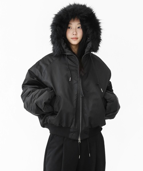 minsobi(ミンソビ)の「フェイクファー ボリュームフード ブルゾン(ノーカラージャケット・メンズ・ブラック・FREE)」の3枚目の写真