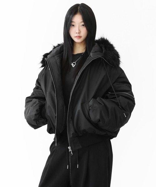 minsobi(ミンソビ)の「フェイクファー ボリュームフード ブルゾン(ノーカラージャケット・メンズ・ブラック・FREE)」の6枚目の写真