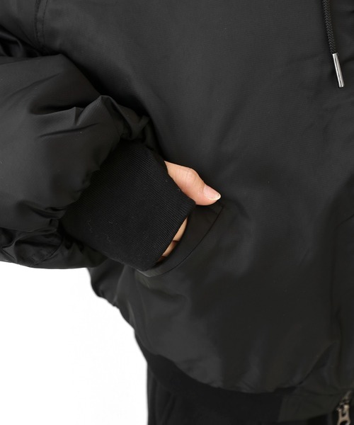 minsobi(ミンソビ)の「フェイクファー ボリュームフード ブルゾン(ノーカラージャケット・メンズ・ブラック・FREE)」の12枚目の写真