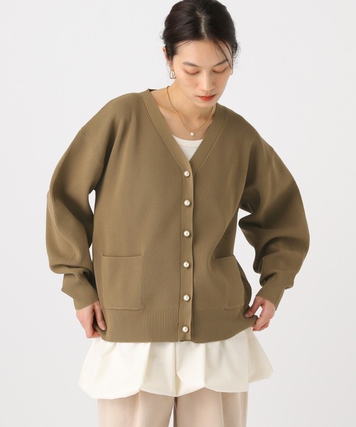 Elura（エルーラ）の「パールボタンリブカーディガン/655087（カーディガン/ボレロ・レディース・ネイビー/ホワイト/キャメル/ブルー・FREE）」の4枚目の写真