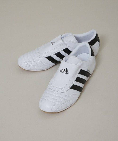 adidas(アディダス)の「adidas/adidas TAEKWONDO W(スニーカー・メンズ・ホワイト・26/27/28)」の1枚目の写真