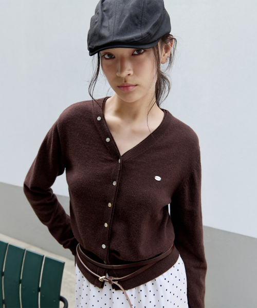 ROLAROLA（ロラロラ）の「WOOL BLENDED V NECK CARDIGAN BROWN（カーディガン/ボレロ・レディース・ブラウン・FREE）」の2枚目の写真
