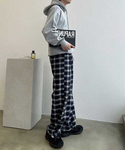 UNDERSTATEMENTs(アンダーステイトメント)の「【ユニセックス】アソートワイドカーブスラックス/ラインストライプ&無地(スラックス・メンズ・ブラウン系その他/チャコールグレー/ブラック系その他/ブラウン・SMALL/LARGE/MEDIUM)」の18枚目の写真