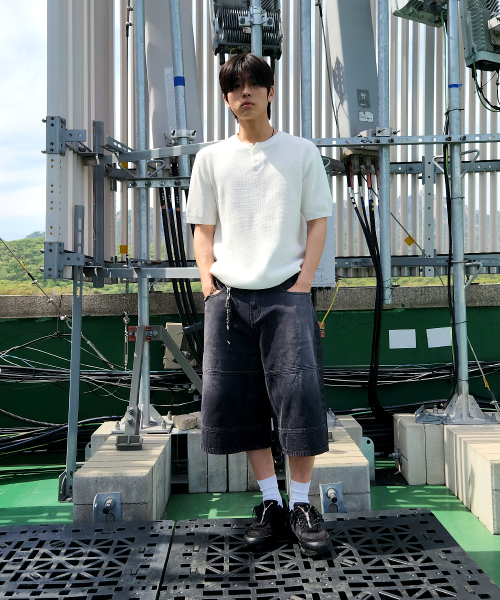 MAKEITTO(メイキット)の「切り替えラインデニムバミューダパンツ_ブラック(その他パンツ・メンズ・その他・S/L/M/XL)」の4枚目の写真