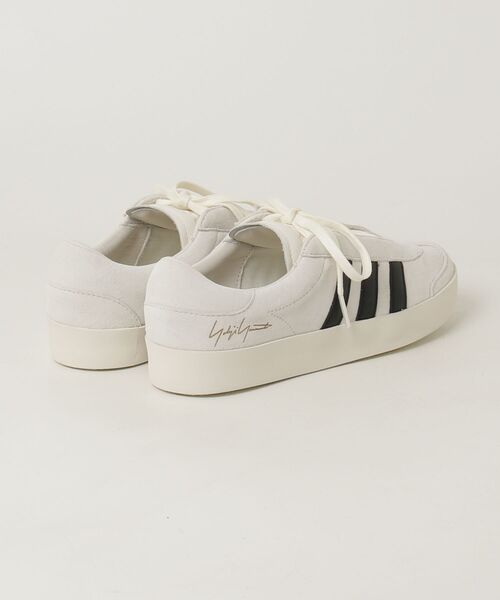 Y-3(ワイスリー)の「Y-3 GAZELLE(スニーカー・メンズ・ホワイト×ブラック・28.5cm/28.0cm/27.5cm/27.0cm/26.5cm/26.0cm/25.5cm/24.5cm/24.0cm/23.5cm/22.5cm/23.0cm)」の5枚目の写真
