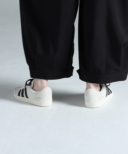 Y-3(ワイスリー)の「Y-3 GAZELLE(スニーカー・メンズ・ホワイト×ブラック・28.5cm/28.0cm/27.5cm/27.0cm/26.5cm/26.0cm/25.5cm/24.5cm/24.0cm/23.5cm/22.5cm/23.0cm)」の3枚目の写真