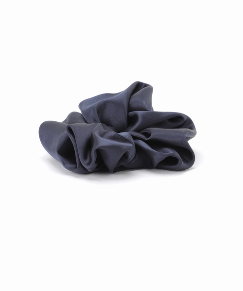 Spick & Span(スピックアンドスパン)の「TENDRESSE STUDIO / テンドレッセ スタジオ SILK SCRUNCHIE(シュシュ・レディース・ネイビー/マルーン・FREE)」の7枚目の写真