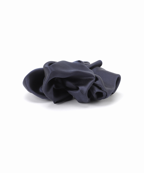 Spick & Span(スピックアンドスパン)の「TENDRESSE STUDIO / テンドレッセ スタジオ SILK SCRUNCHIE(シュシュ・レディース・ネイビー/マルーン・FREE)」の8枚目の写真