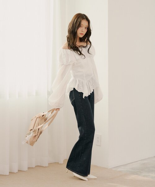 Chico（チコ）の「コットンレースオフショルブラウス（シャツ/ブラウス・レディース・アイボリー/ピンク/ブルー・FREE）」の7枚目の写真