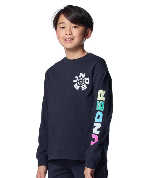 UNDER ARMOUR(アンダーアーマー)の「UAヘビーウエイト コットン グラフィック ロングスリーブ Tシャツ(トレーニング/キッズ)(Tシャツ/カットソー・キッズ・ブラック・130cm/140cm/120cm/150cm)」の1枚目の写真