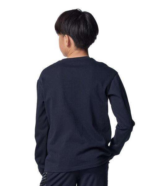 UNDER ARMOUR(アンダーアーマー)の「UAヘビーウエイト コットン グラフィック ロングスリーブ Tシャツ(トレーニング/キッズ)(Tシャツ/カットソー・キッズ・ブラック・130cm/140cm/120cm/150cm)」の2枚目の写真