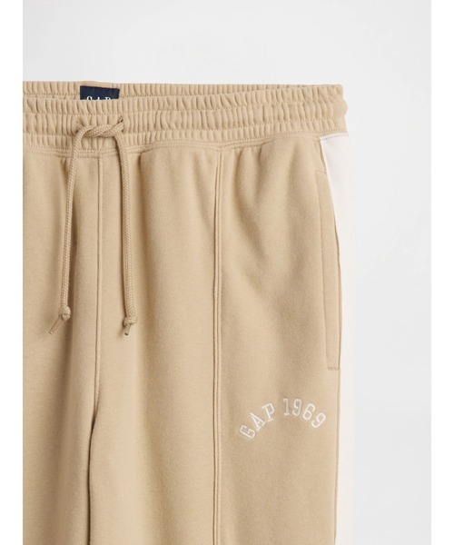 GAP（ギャップ）の「ヴィンテージソフト リラックスフィット 1969GAPロゴ トラックパンツ（スウェットパンツ・メンズ・オフホワイト/ベージュ/ネイビー・XS/XL/L/M/S）」の10枚目の写真