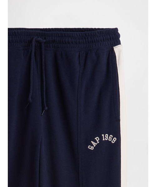 GAP（ギャップ）の「ヴィンテージソフト リラックスフィット 1969GAPロゴ トラックパンツ（スウェットパンツ・メンズ・オフホワイト/ベージュ/ネイビー・XS/XL/L/M/S）」の12枚目の写真