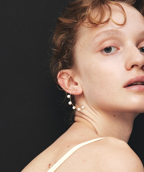 les bonbon(ルボンボン)の「【les bon bon】flotter pearl hoop pierce S/フロテ パール フープ ピアス S 片耳 BOB912(ピアス(片耳用)・レディース・ホワイト・FREE)」の1枚目の写真