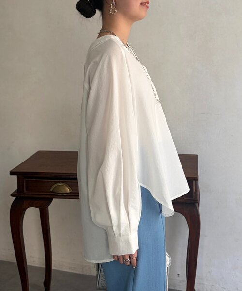 Chez toi(シェトワ)の「リネンライクスキッパーブラウス(シャツ/ブラウス・レディース・キャメル/ブラック/オフホワイト/グレー・FREE)」の7枚目の写真