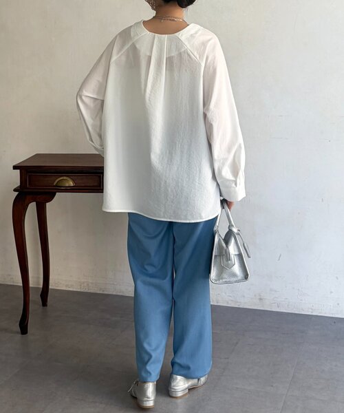 Chez toi(シェトワ)の「リネンライクスキッパーブラウス(シャツ/ブラウス・レディース・キャメル/ブラック/オフホワイト/グレー・FREE)」の12枚目の写真