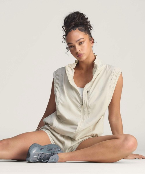 adidas by Stella McCartney(アディダスバイステラマッカートニー)の「aSMC TPA GILLET【adidas by Stella McCartney】 / アディダス adidas(ベスト・レディース・ベージュ・XX-LARGE/LARGE/MEDIUM/X-LARGE/SMALL)」の6枚目の写真