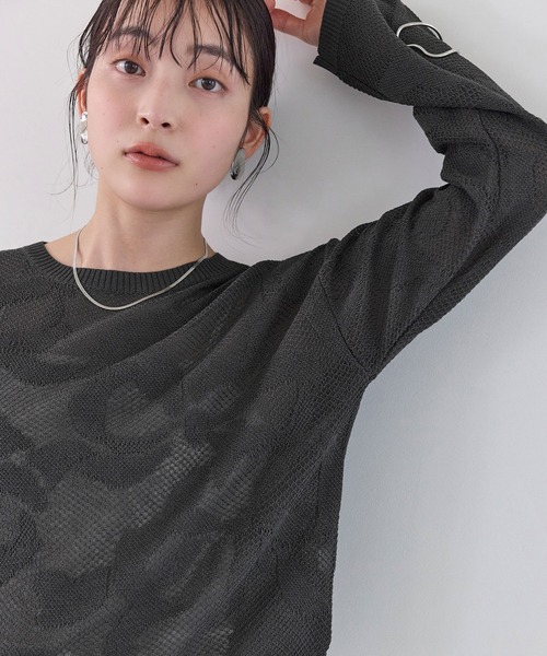 VIS（ビス）の「メッシュジャカードニットプルオーバー/イージーケア（ニット/セーター・レディース・チャコールグレー/オフホワイト/サックスブルー・FREE）」の3枚目の写真