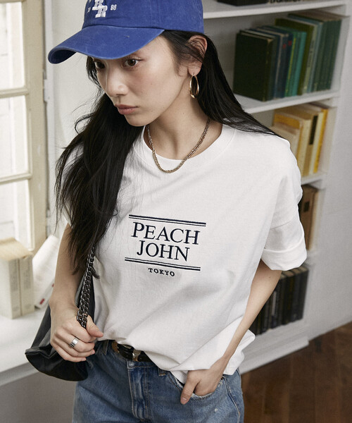 PEACH JOHN(ピーチジョン)の「PEACH JOHN × PUBLUX/ピーチ・ジョン フロント ロゴ 刺繍 Tシャツ 限定展開(Tシャツ/カットソー・メンズ・ブラック/ネイビー/ホワイト・SMALL/MEDIUM/LARGE)」の7枚目の写真