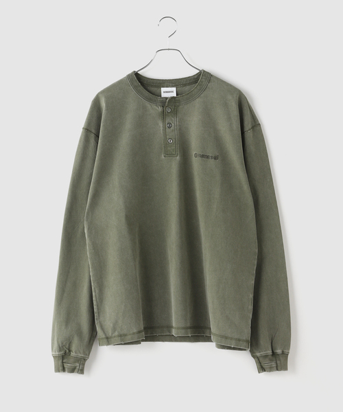 NOMANUAL(NOMANUAL)の「NOMANUAL/ノーマニュアル DAMAGED HENLEY NECK SHIRT(Tシャツ/カットソー・メンズ・ブラック/カーキ・MEDIUM/LARGE)」の1枚目の写真