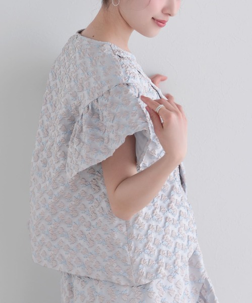 Fit more(フィットモア)の「フラワージャガードカシュクールフリルトップス(その他トップス・レディース・ブルー/ホワイト/ピンク・FREE)」の11枚目の写真