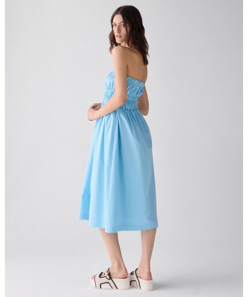 kate spade new york(ケイトスペード ニューヨーク)の「スモックド ストラップレス ミディ ドレス(ワンピース・レディース・ブルー・X-SMALL/SMALL/MEDIUM)」の4枚目の写真