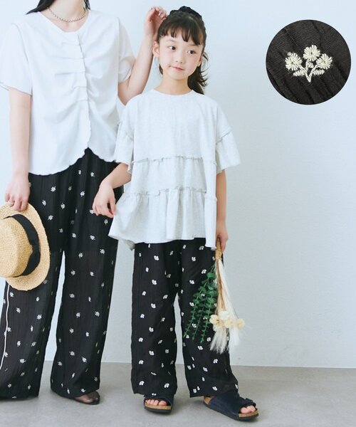CIAOPANIC TYPY(チャオパニックティピー)の「【KIDS】フラワー刺繍パイピングパンツ(親子おそろい対応):100~150cm(その他パンツ・キッズ・オフホワイト/ブラック・MEDIUM/XX-LARGE/SMALL/LARGE/X-LARGE)」の1枚目の写真