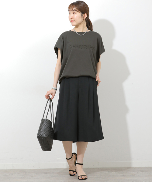 JOURNAL STANDARD relume(ジャーナルスタンダード レリューム)の「エンボスロゴフレンチスリーブTシャツ(Tシャツ/カットソー・レディース・チャコールグレー/ホワイト・FREE)」の3枚目の写真