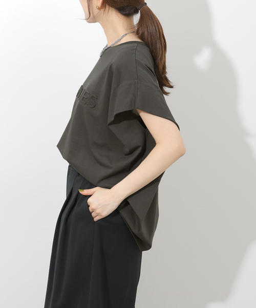 JOURNAL STANDARD relume(ジャーナルスタンダード レリューム)の「エンボスロゴフレンチスリーブTシャツ(Tシャツ/カットソー・レディース・チャコールグレー/ホワイト・FREE)」の9枚目の写真