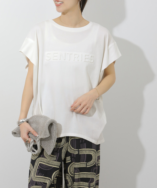 JOURNAL STANDARD relume(ジャーナルスタンダード レリューム)の「エンボスロゴフレンチスリーブTシャツ(Tシャツ/カットソー・レディース・チャコールグレー/ホワイト・FREE)」の15枚目の写真