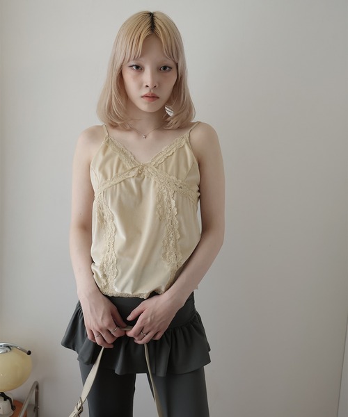 Ulysses（ユリシス）の「レースベロアキャミソール（キャミソール・レディース・ブラック/ベージュ・F）」の6枚目の写真