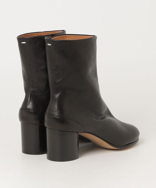 Maison Margiela（メゾンマルジェラ）の「Maison Margiela / メゾン マルジェラ：【レディース】TABI BOOTS 6cmヒール -VINTAGE SOFT LEATHER-：S58WU0246-P3753[ANN]（ブーツ・メンズ・ブラック・37/36.5）」の2枚目の写真