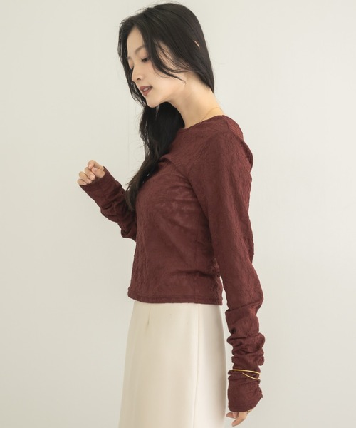 NEUNA(ヌナ)の「【後ろ姿まで美しい余韻を。】バックオープンシャーリングレーストップス(Tシャツ/カットソー・レディース・ブラック/アイボリー/ボルドー・FREE)」の10枚目の写真