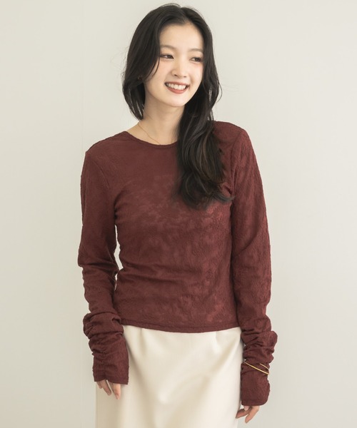 NEUNA(ヌナ)の「【後ろ姿まで美しい余韻を。】バックオープンシャーリングレーストップス(Tシャツ/カットソー・レディース・ブラック/アイボリー/ボルドー・FREE)」の14枚目の写真