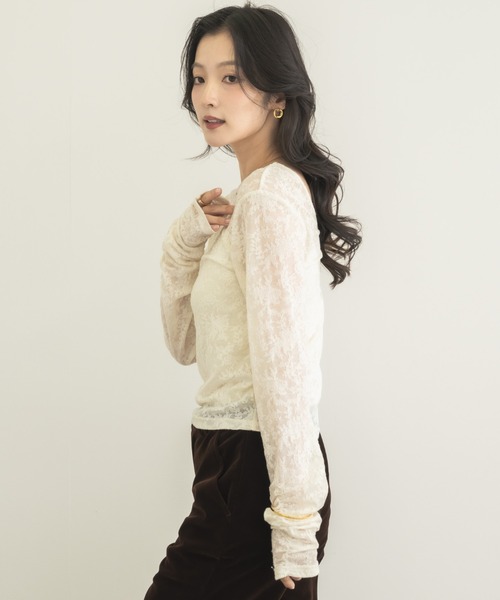 NEUNA(ヌナ)の「【後ろ姿まで美しい余韻を。】バックオープンシャーリングレーストップス(Tシャツ/カットソー・レディース・ブラック/アイボリー/ボルドー・FREE)」の17枚目の写真