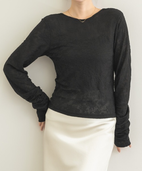 NEUNA(ヌナ)の「【後ろ姿まで美しい余韻を。】バックオープンシャーリングレーストップス(Tシャツ/カットソー・レディース・ブラック/アイボリー/ボルドー・FREE)」の6枚目の写真