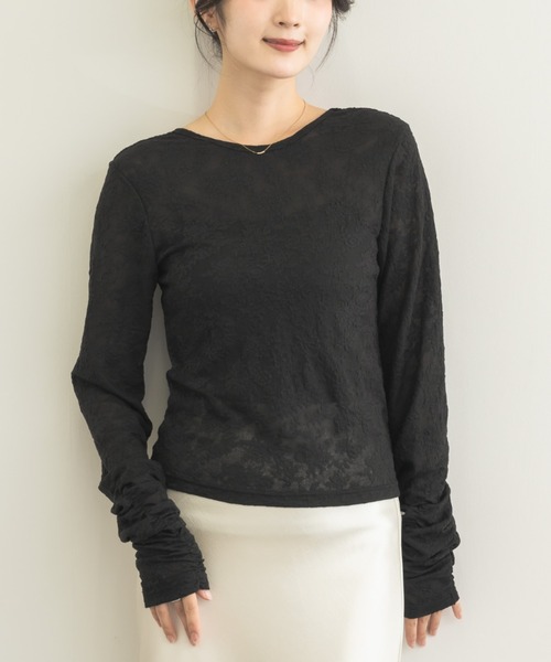 NEUNA(ヌナ)の「【後ろ姿まで美しい余韻を。】バックオープンシャーリングレーストップス(Tシャツ/カットソー・レディース・ブラック/アイボリー/ボルドー・FREE)」の4枚目の写真