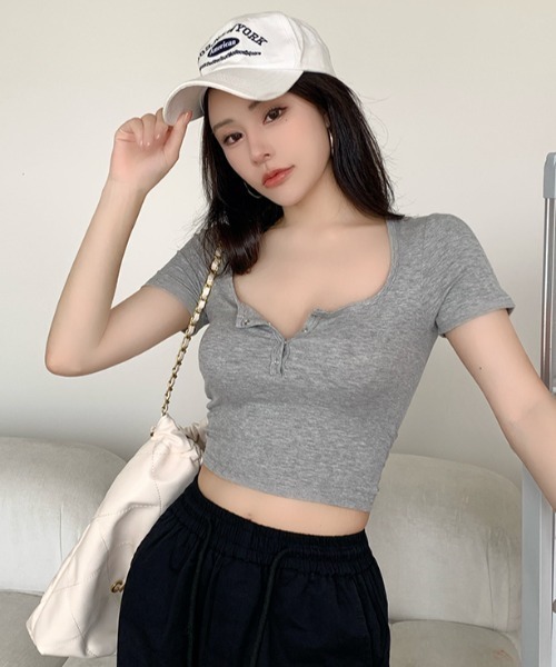 semuse(セミューズ)の「ラウンドヘンリーネッククロップド丈Tシャツ(Tシャツ/カットソー・レディース・ネイビー/グレー/カーキ・FREE)」の5枚目の写真