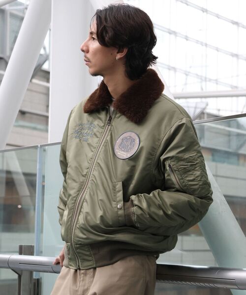 BEN DAVIS（ベンデイビス）の「【BEN DAVIS（ベンデイビス）】SOUVENIR EMB FLIGHT JACKET / スーベニアジャケット フライトジャケット 刺繍 ワッペン 着脱ボア衿 アウター ユ（ブルゾン・メンズ・ブラック/カーキ・MEDIUM/X-LARGE/LARGE）」の4枚目の写真
