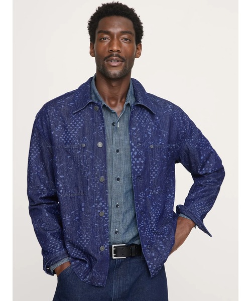 Banana Republic(バナナリパブリック)の「リラックスフィット イタリアン プリント デニムシャツ(シャツ/ブラウス・メンズ・インディゴブルー・S/M/L/XL)」の2枚目の写真