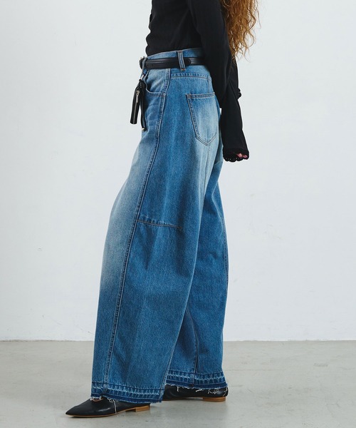 ROSE BUD(ローズバッド)の「CREOLME/BARREL FIT DENIM PANTS(デニムパンツ・レディース・ブラック/ライトインディゴブルー・S/M)」の5枚目の写真
