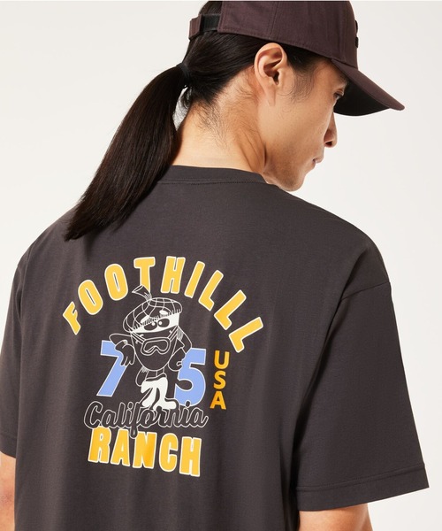 OAKLEY(オークリー)の「オークリー EN NEW RETRO TEE FOOTHILL 2.0 Tシャツ/ スポーツ・トレーニング/OAKLEY(Tシャツ/カットソー・メンズ・ブラック系その他/オフホワイト・M/L/XL/S)」の1枚目の写真
