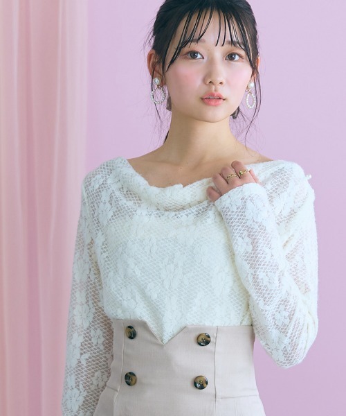 marun(マルン)の「<大きいサイズ>2WAYドレープ衿起毛レーストップス marun(シャツ/ブラウス・レディース・オフホワイト/ピンク・4L/5L/3L/LL/L)」の3枚目の写真
